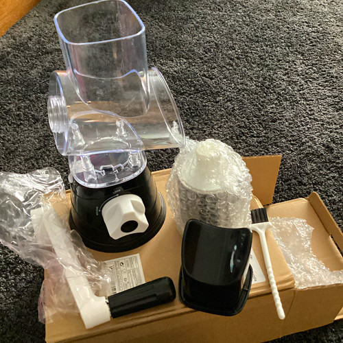 Hand worktop mountable cheese